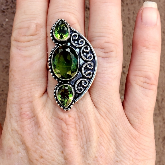 New Peridot 925 Silver Statement Ring. - Picture 4 of 8